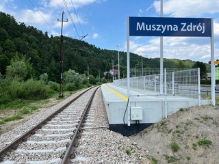 Nowa stacja kolejowa Muszyna lipiec 2025 © Maciej G. Szling