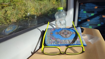 Bottle glasses pouch