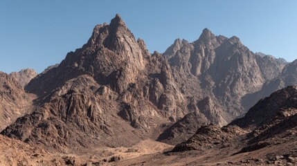Naklejka premium Arid Mountain Range Under a Clear Sky