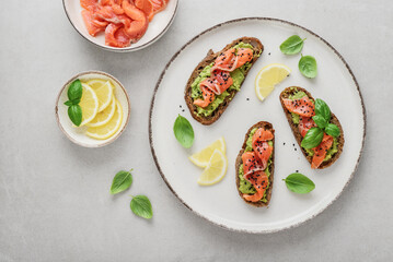 Open sandwiches with salted salmon and guacamole