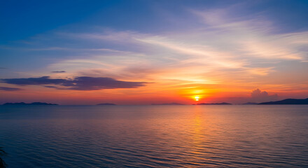 Obraz premium Golden Ocean Sunset with Silhouetted Islands and Vibrant Horizon Sky