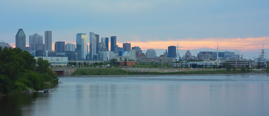 Fototapeta premium Montreal Skyline Downtown St Lawrence River Quebec Canada Cityscape