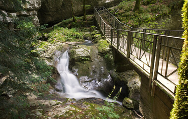 Una camminata all&rsquo;interno dell&rsquo;orrido delle grotte di pradis