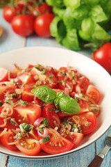 A bowl with Romanian tomato salad de Rosii