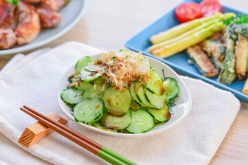 胡瓜のスライス醤油がけ