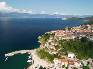 Vrbnik - wyspa Krk - Chorwacja - pięknie położone miasteczko słynące z wąskich uliczek i pysznego wina © Konrad
