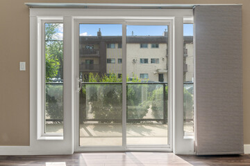 Obraz premium Large white sliding glass door with a view of a building