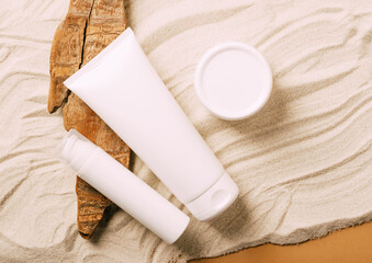 Naklejka premium cosmetic bottle mockup beauty product design