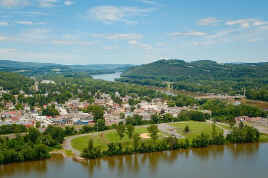View of the Susquehanna River from Shikellamy State Park Overlook, Selinsgrove, Pennsylvania