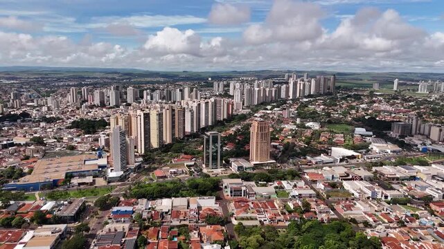 Vista a&eacute;rea Pr&eacute;dios da Avenida Jo&atilde;o Fi&uacute;sa na cidade de Ribeir&atilde;o Preto S&atilde;o Paulo Brasil