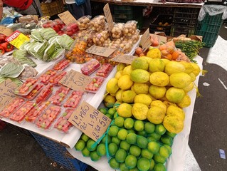 Barraca de Frutas e Legumes - Feira Livre - fruit and vegetable stand - street market