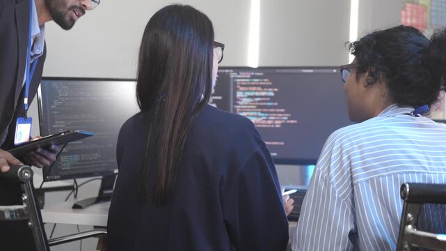 Two female software developers in a pair programming session, debugging complex code on a screen. Concept for agile development, code review, and problem-solving in tech.