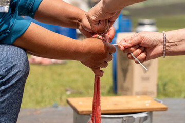 Traditionelle essenszubereitung bei Nomaden Mongolei