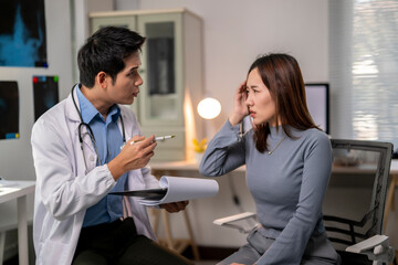 Fototapeta premium doctor is talking to a woman in a hospital room