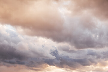 Obraz premium landscape on sunset rain clouds