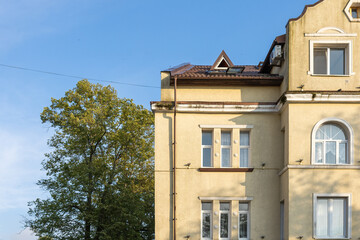 Obraz premium european building and blue sky 