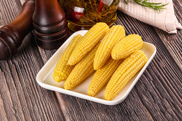 Canned baby mini corn cob
