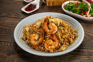 Vietnamese fried rice with prawn and squid Kom Ran