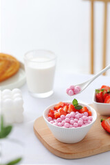 Small glutinous rice balls of different colors, mini balls made of flour, served with fruits or wolfberries