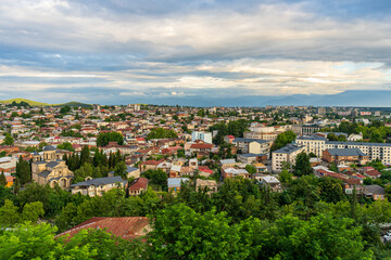 Fototapeta premium Vista dall'alto di Kutaisi in Georgia al tramonto