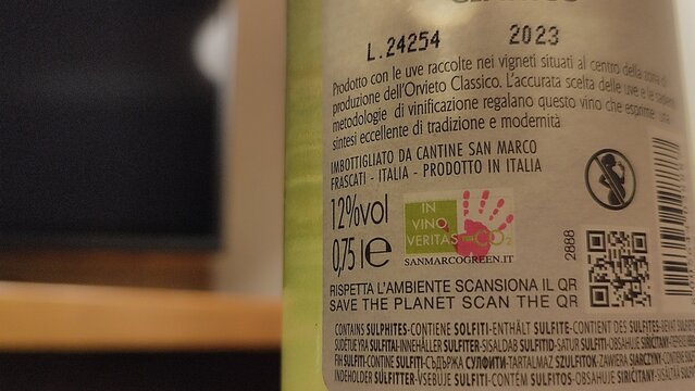 Wine label sulfites