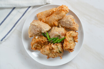 Gorengan is a general term for a large group of Indonesian fried snacks that can be prepared with a variety of ingredients, such as bakwan (fried vegetables), tofu, and risol (fried rice cakes).