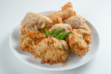 Gorengan is a general term for a large group of Indonesian fried snacks that can be prepared with a variety of ingredients, such as bakwan (fried vegetables), tofu, and risol (fried rice cakes).