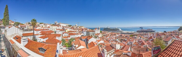 Fototapeta premium Panoramic view of Alfama with cruise ships in Lisbon