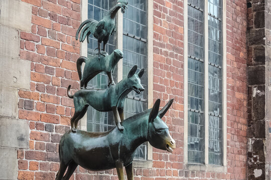Bremen Town Musicians (Bremer Stadtmusikanten )in the Old Town, Bremen, Germany