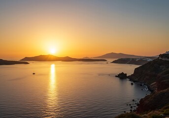 Naklejka premium 穏やかな夕焼け 海に輝く金色の光 美しい風景写真