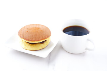 どら焼きとコーヒー - どら焼きと、淹れたてのコーヒーで、おやつの時間

