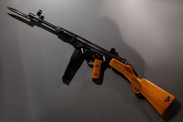 Naklejka premium Classic Military Submachine Gun on Display with Mounted Bayonet and Wooden Stock