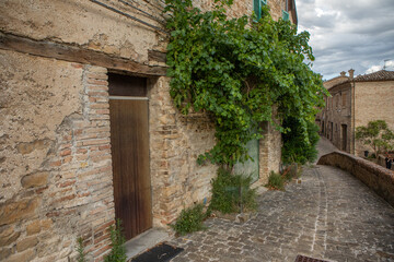 photo of the narrow streets of the medieval Italian town of Serra San Quirico.