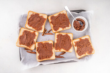 Sweet breakfast cinnamon toasts, buttery sugar cinnamon toast with fresh strawberry and blueberry. Creme Brulee dessert toast recipe for summer breakfast