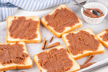 Sweet breakfast cinnamon toasts, buttery sugar cinnamon toast with fresh strawberry and blueberry. Creme Brulee dessert toast recipe for summer breakfast