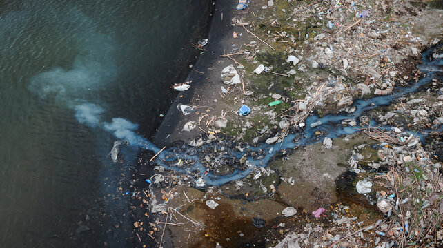 Pollution in Baghdad river highlights environmental challenges facing Iraq in 2023