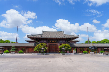 Fototapeta premium Baoshan Temple in Baoshan District, Shanghai under the blue sky and white clouds