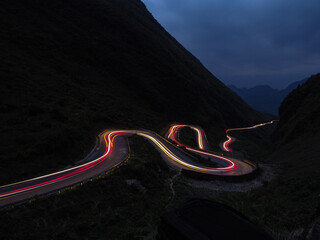 The photo I used exposure technique of a slope at night as vehicles passed by.