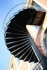 Bâtiment avec escalier en colimaçon