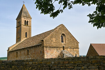 Romanische Pfarrkirche St. Maria Magdalena in Taize