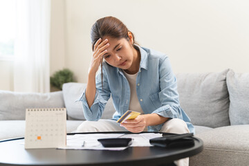 person opening wallet on the table have invoice and loan document.