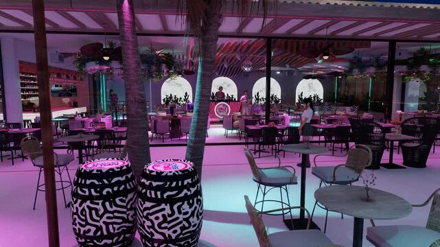 tour en el club de playa de Marbella . bar restaurante en la playa 