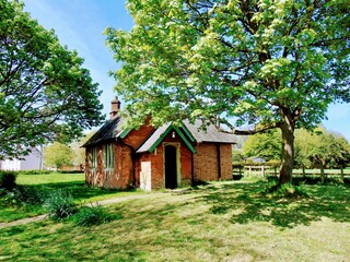 Obraz premium old house in English village 