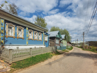 houses with carved wooden architraves in Ples