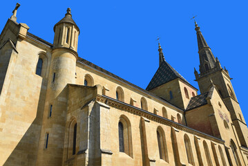 Fototapeta premium Tours de la collégiale Notre-Dame de Neuchâtel. Suisse 