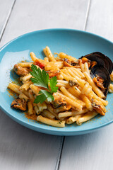 Caserecce con bottarga e cozze, pasta italiana 