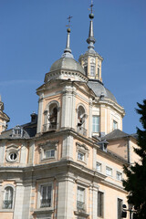 Obraz premium Exploring the architectural beauty of Jardines del Palacio Real de la Granja in Spain on a sunny day