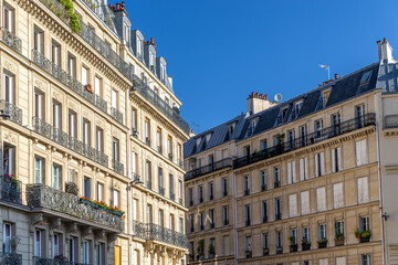 Fototapeta premium Real Estate in Paris, France – Historical Buildings and Classic Architecture
