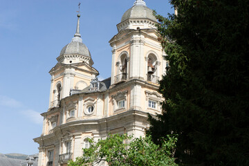 Fototapeta premium Historic architecture of Jardines del Palacio Real de la Granja in Spain under a clear blue sky