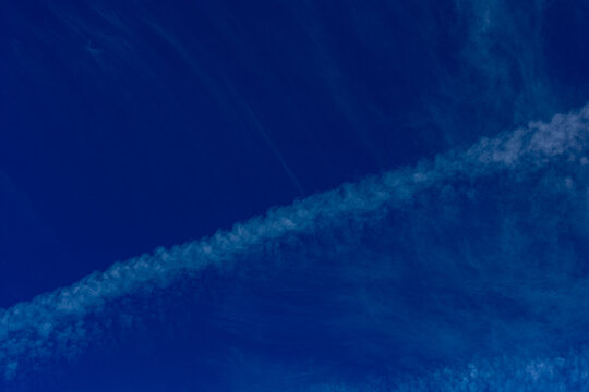c&eacute;u com desenho de nuvens